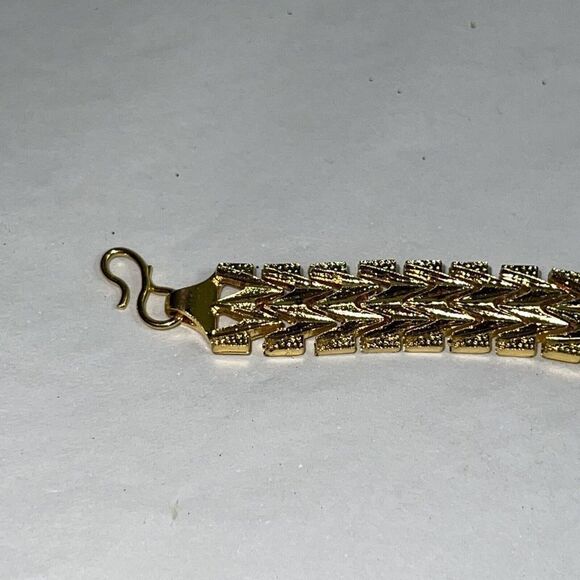 Wide Gold Tone Tennis Bracelet With Zigzag Design 7.5” Long 1/2” Wide Money - Picture 4 of 6